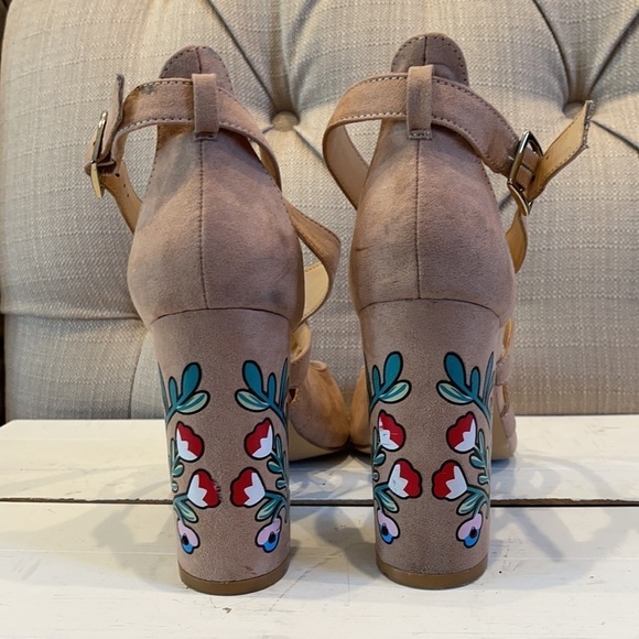 American Glamour Badgley Mischka Pumps Beige 8.5 - Picture 3 of 12